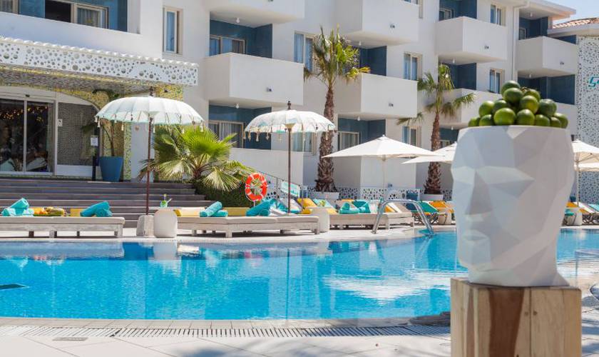 Junior suite vista piscina Hotel Sotavento Club Apartments Magaluf